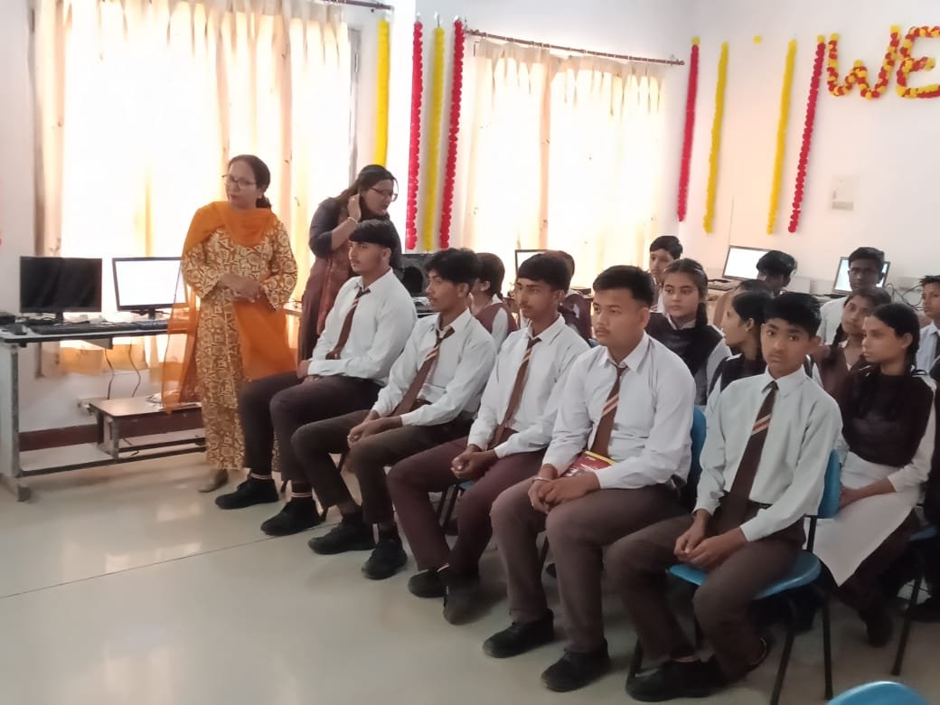 ਜੀ. ਐਮ. ਐਨ. ਸਕੂਲ ਨੂੰ ਦਾਨ ਵਿੱਚ ਮਿਲੇ 15 ਕੰਪਿਊਟਰ